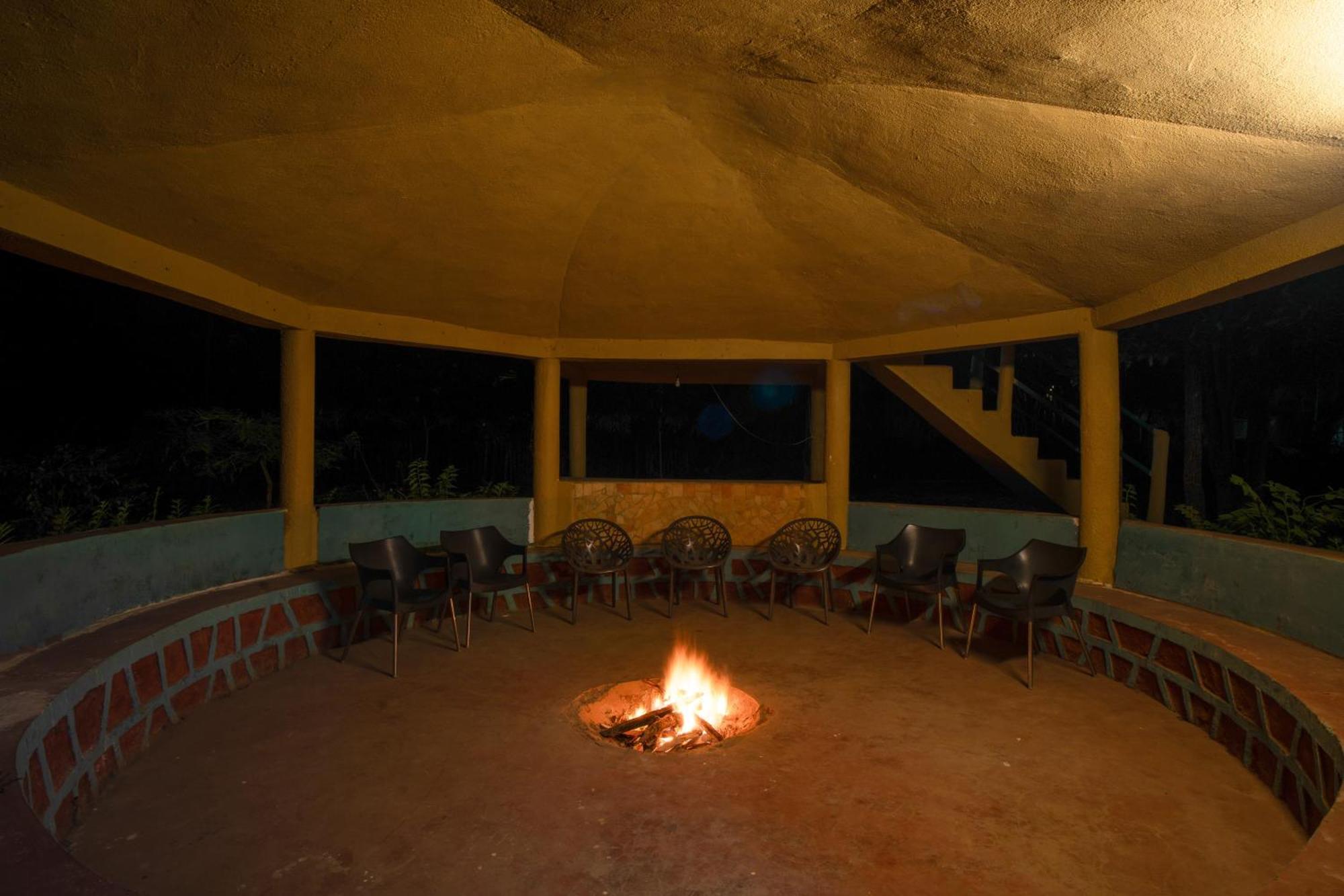 Hotel Treebo Premium Mowgli'S Den, Pench Khawāsa Zewnętrze zdjęcie